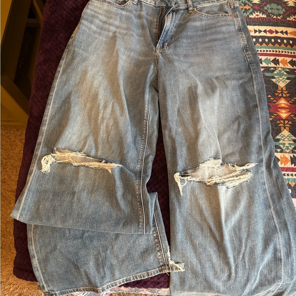 American Eagle Distressed Blue Jeans